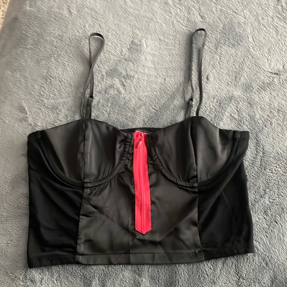 Women’s cropped tank with adjustable straps by Finesse in black size small